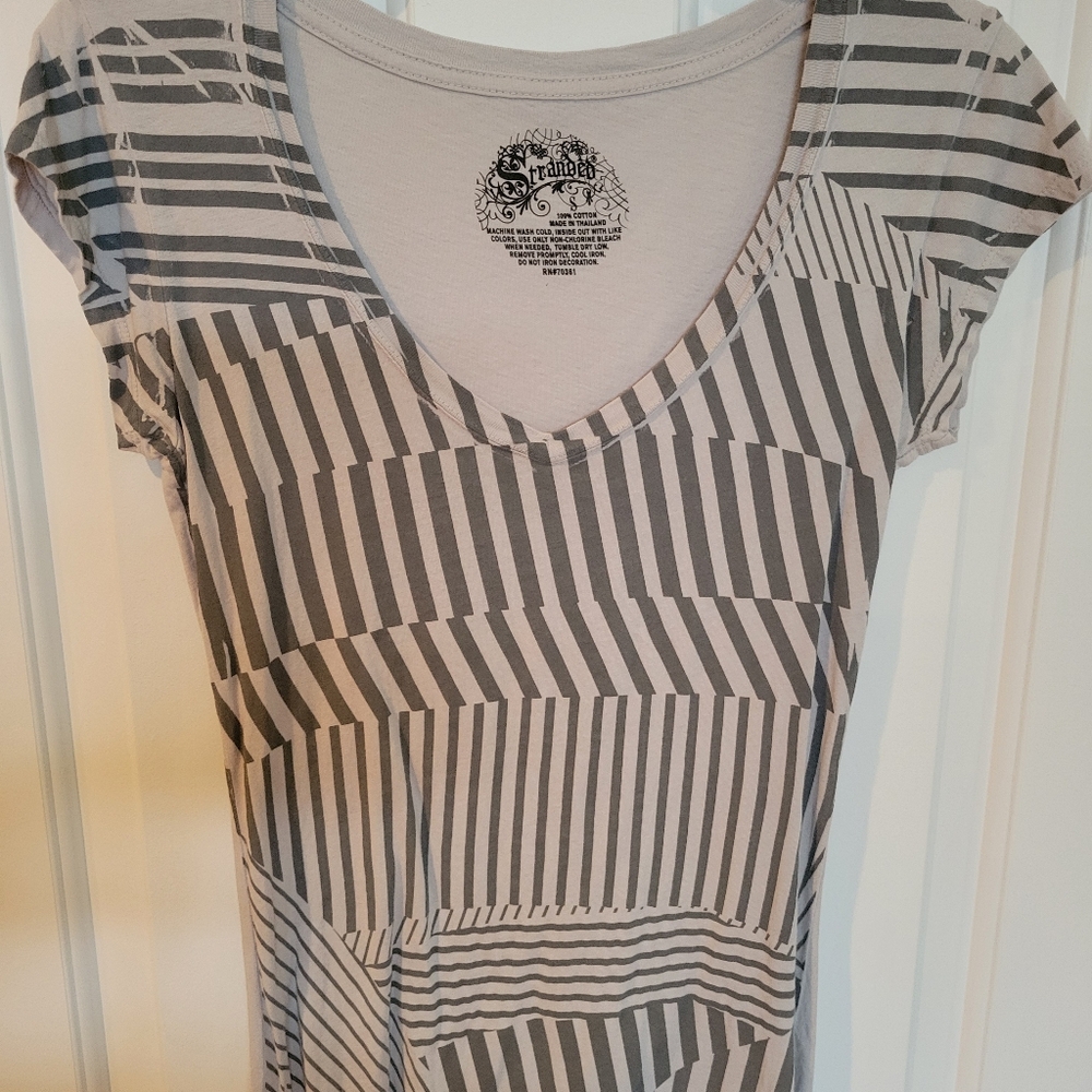 Stranded Distresed Look T-Shirt - Picture 3 of 5